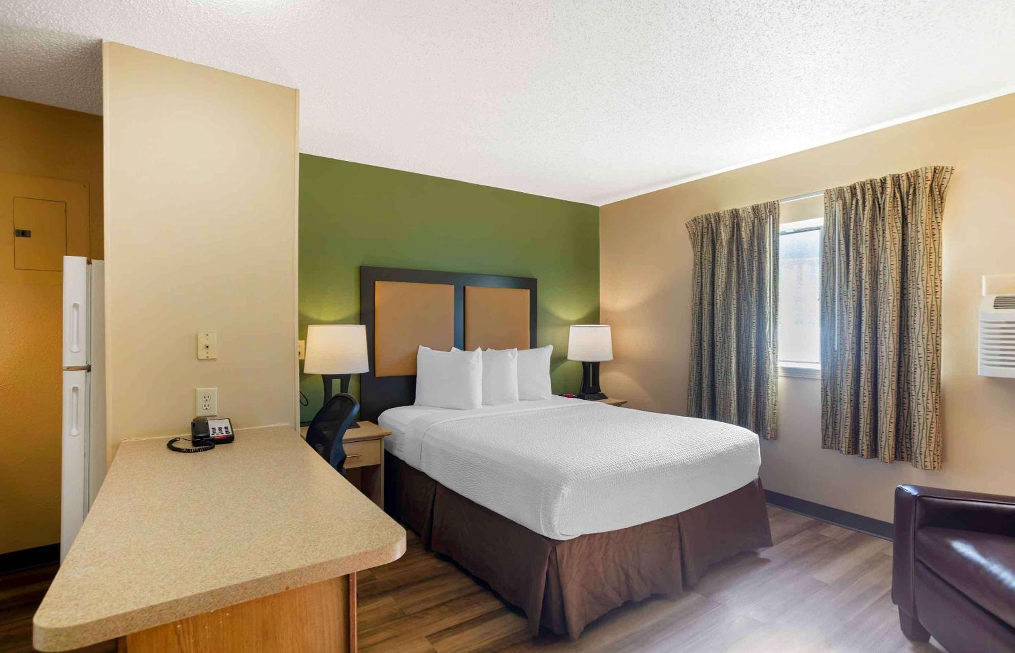 Suburban - Nashville Hotel